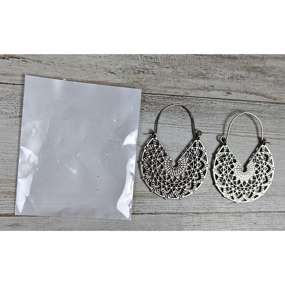 Boho Women's Elegant Silver Dangle Earrings - Picture 3 of 5